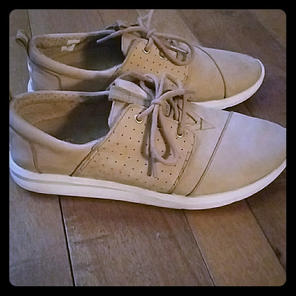 Toms sneakers